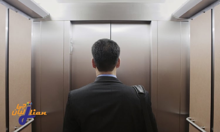 توقف آسانسور بین طبقات به دلیل خطای فنی